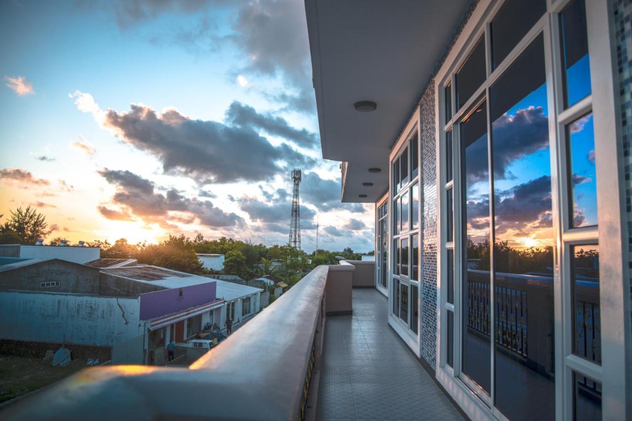 Abuharee Grand Hotel Addu City Exterior foto