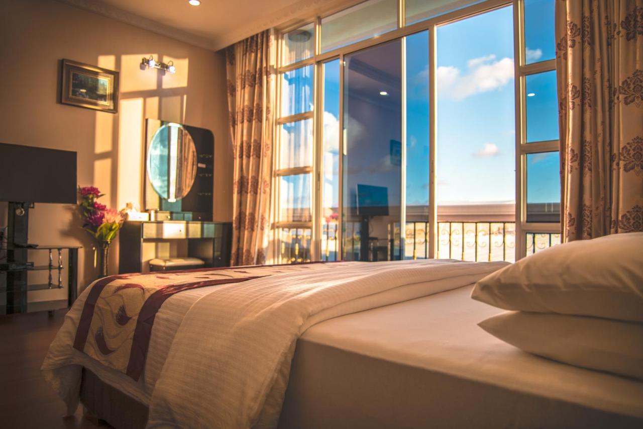Abuharee Grand Hotel Addu City Exterior foto