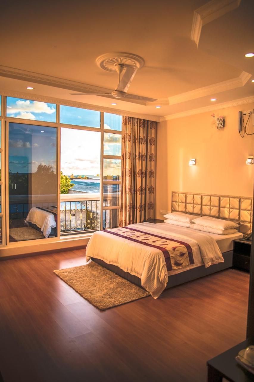 Abuharee Grand Hotel Addu City Exterior foto