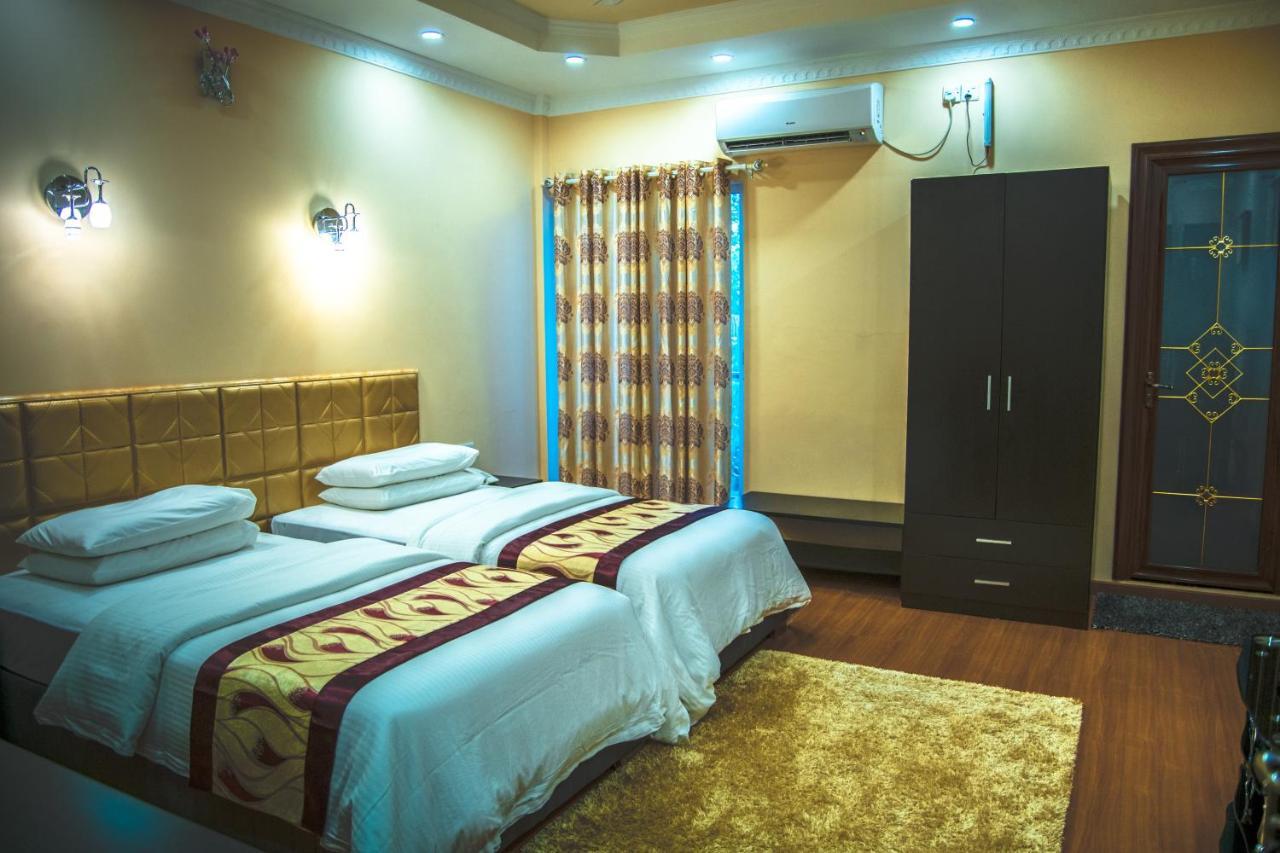 Abuharee Grand Hotel Addu City Exterior foto