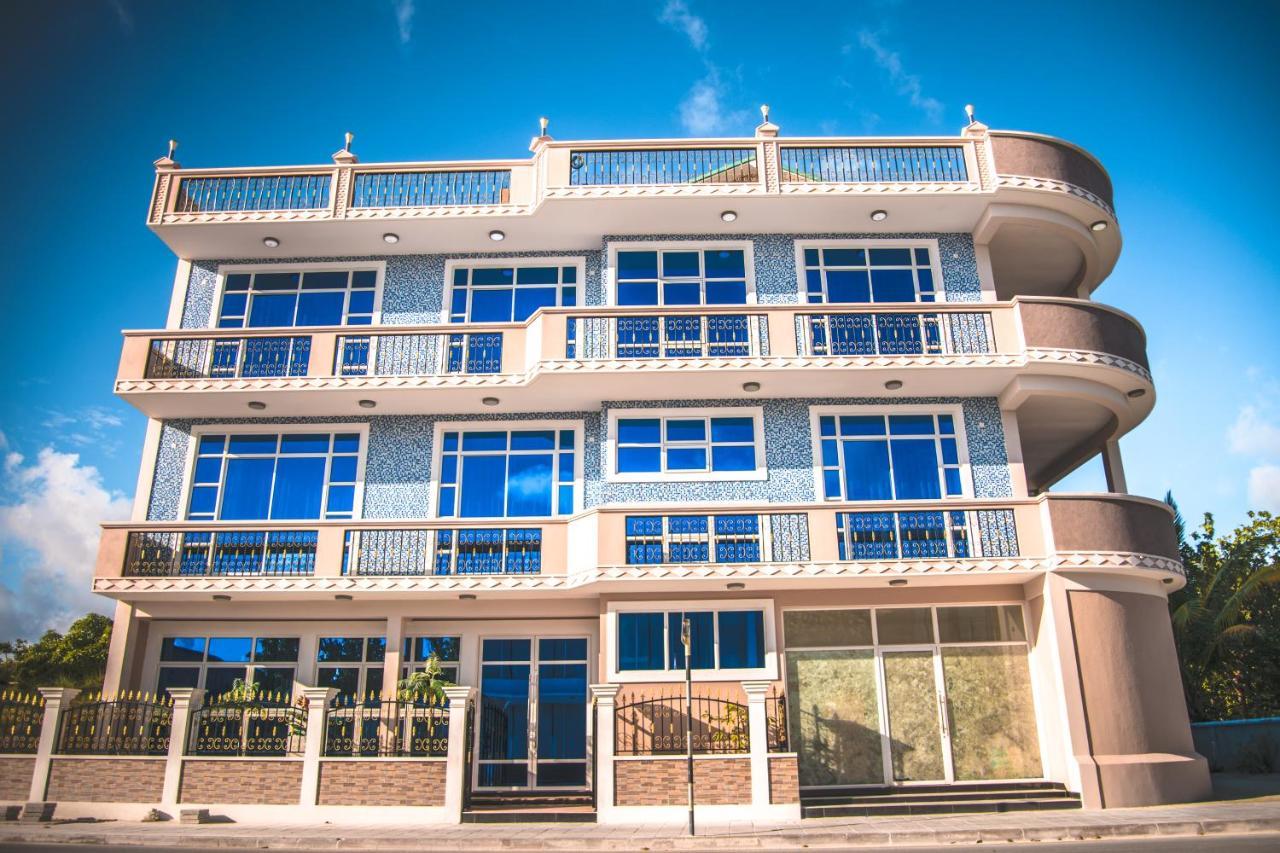 Abuharee Grand Hotel Addu City Exterior foto