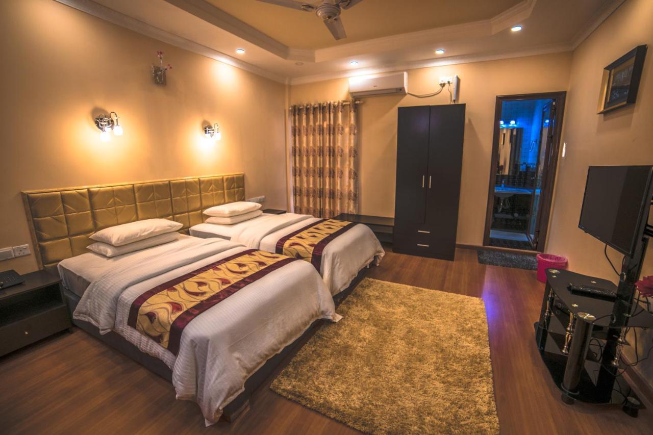Abuharee Grand Hotel Addu City Exterior foto
