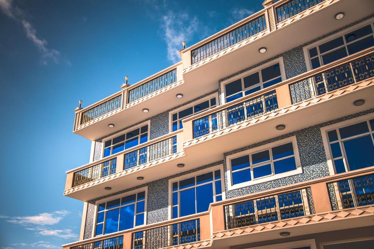 Abuharee Grand Hotel Addu City Exterior foto