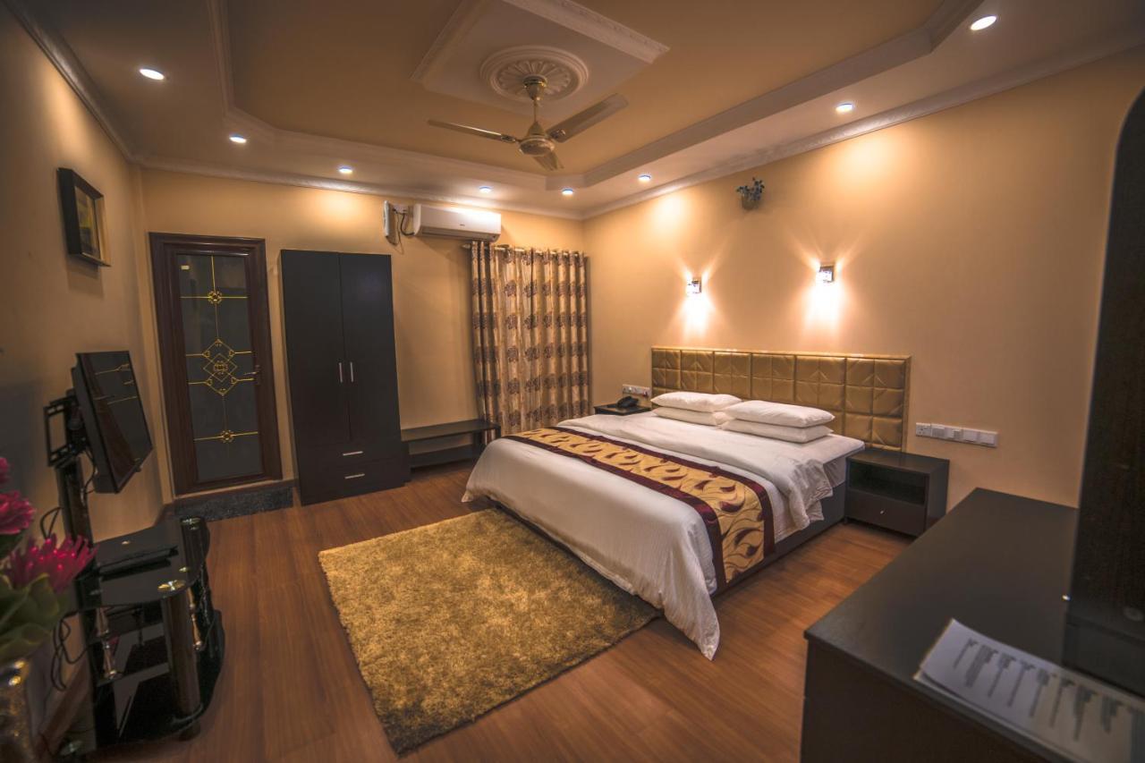Abuharee Grand Hotel Addu City Exterior foto